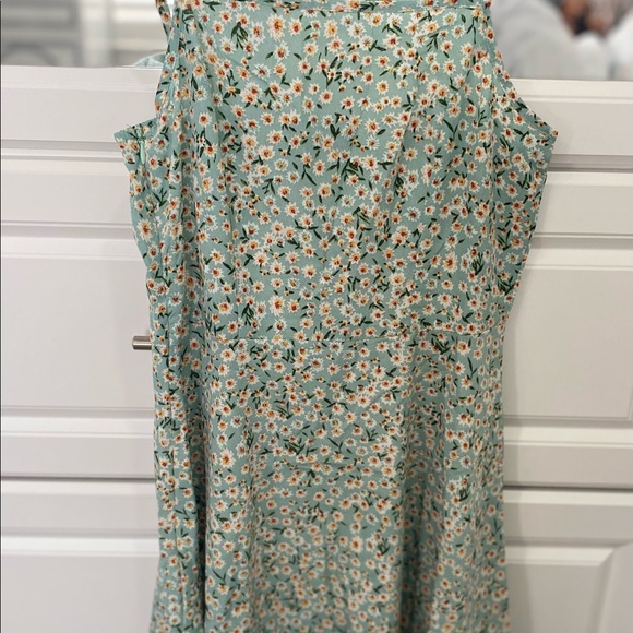 Sage green floral dress with spaghetti straps - Picture 2 of 3